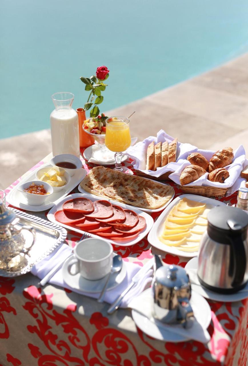 Kenzi Club Agdal Medina Hotel Lahebichate Exterior photo A typical breakfast